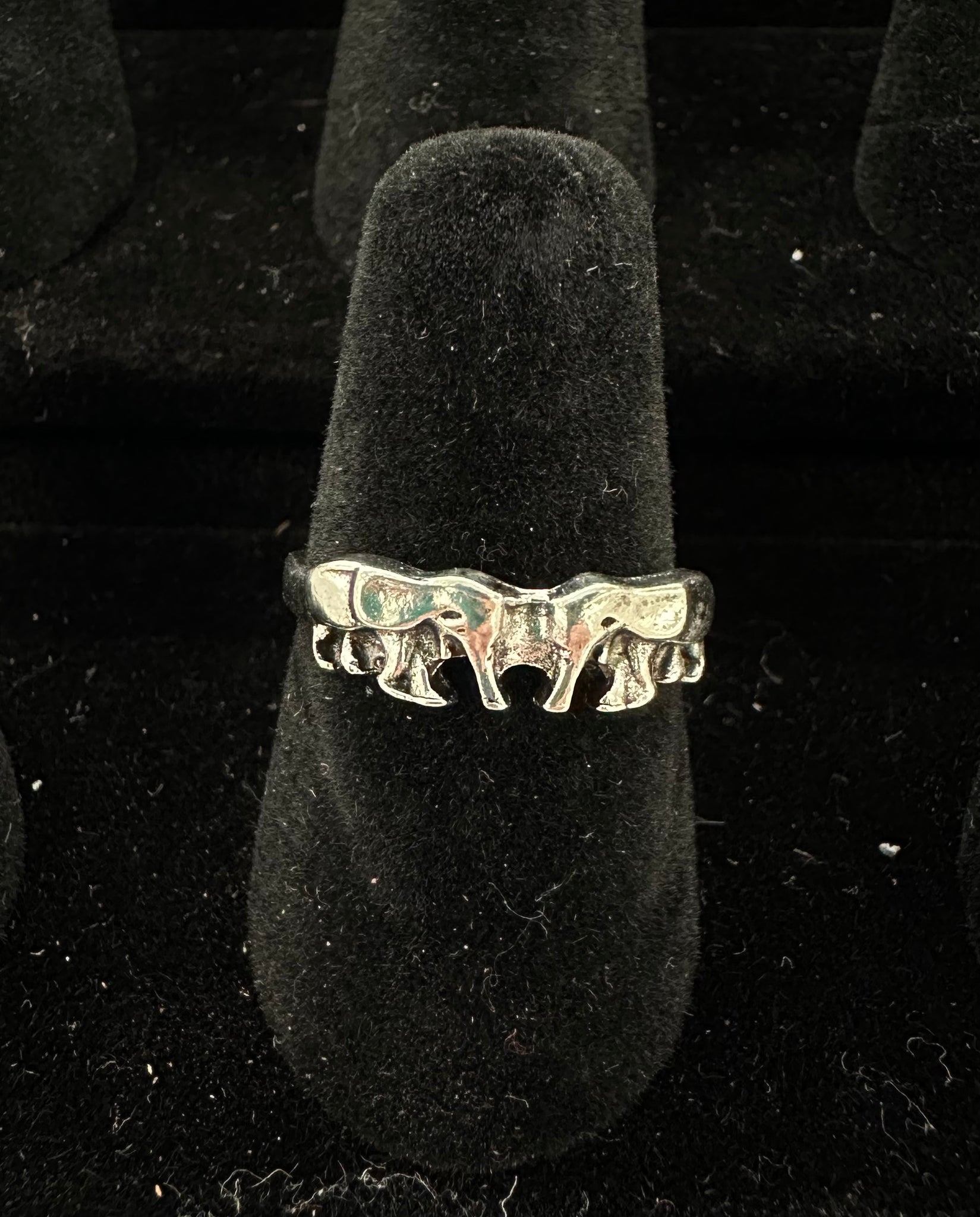 Two Elephants Ring