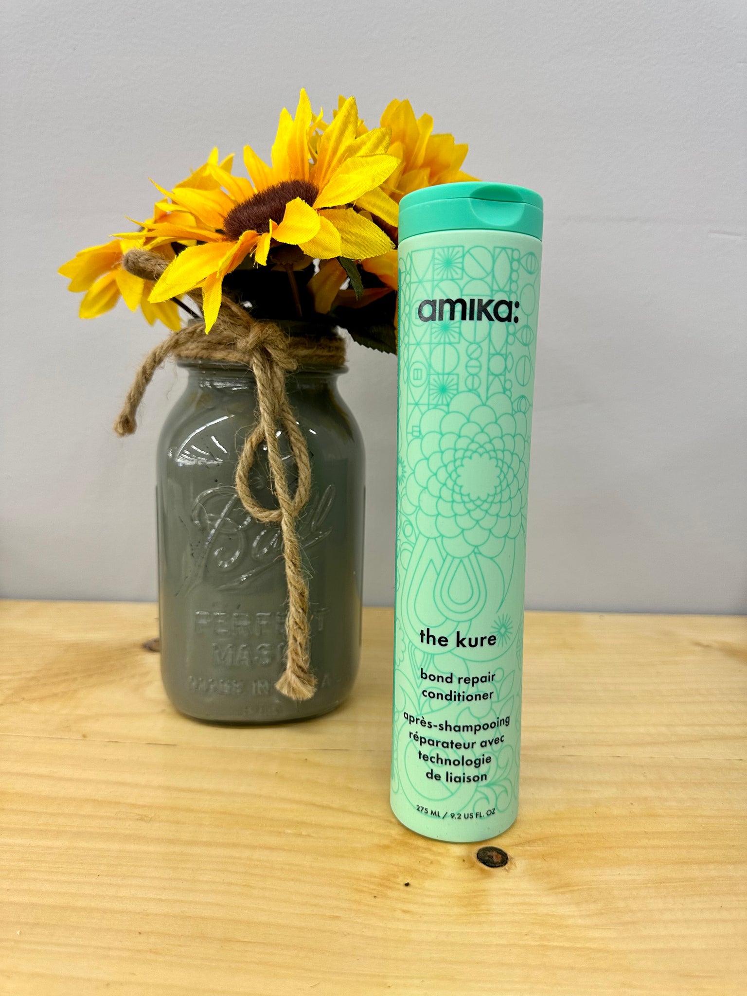 Amika The Kure Bond Repair Conditioner