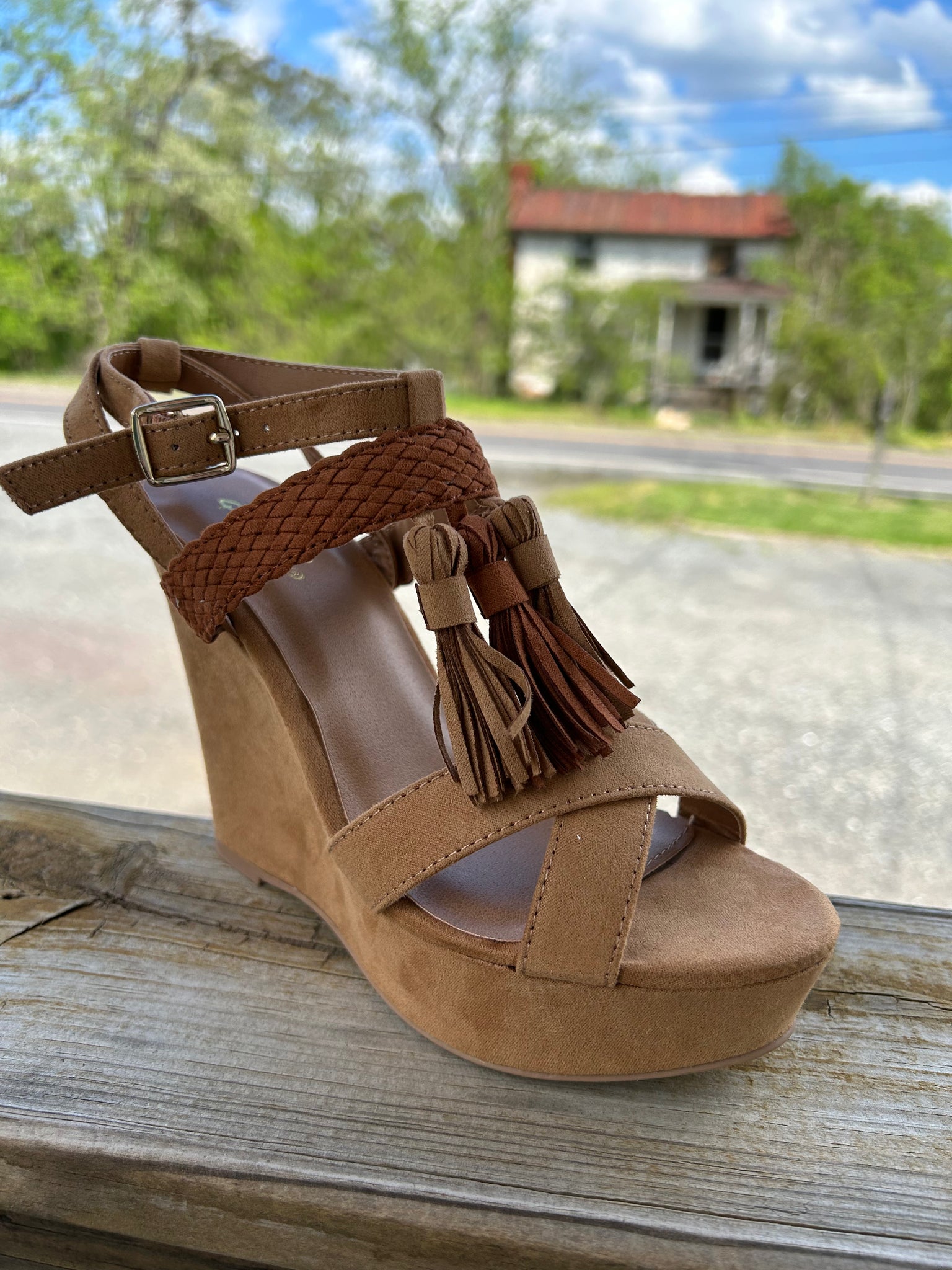 Clementine Camel Wedges